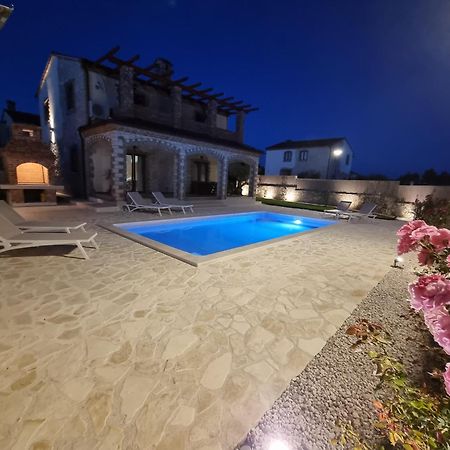 Villa Brioni With Pool By Rentistra Cabrunici 外观 照片
