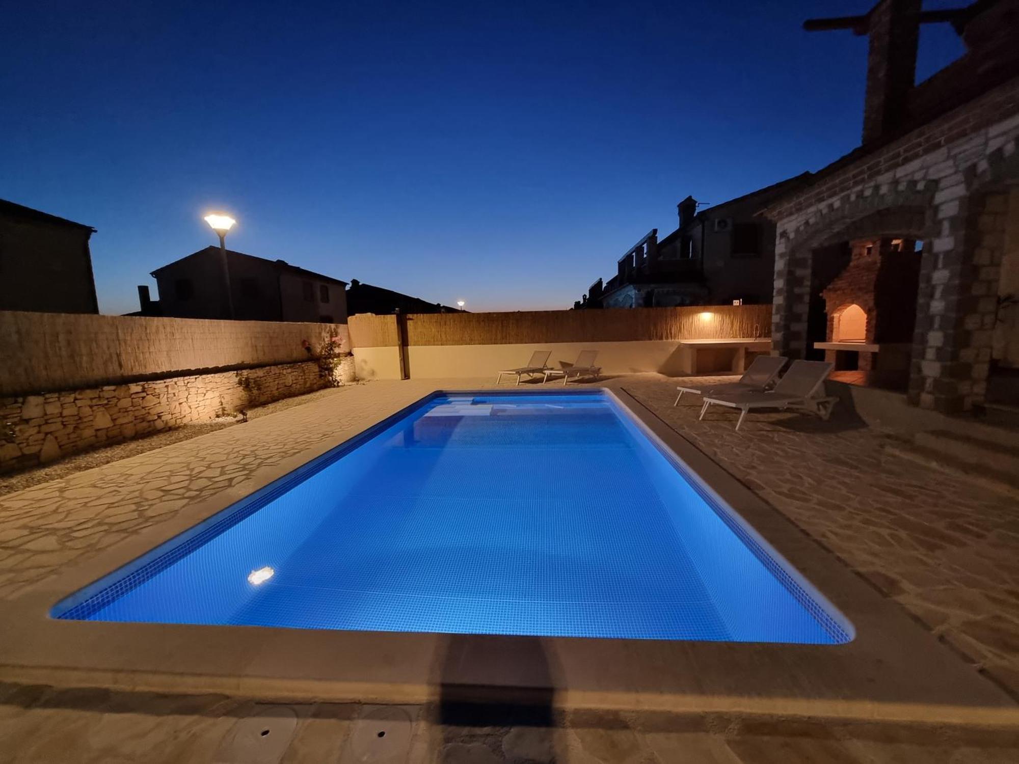 Villa Brioni With Pool By Rentistra Cabrunici 外观 照片